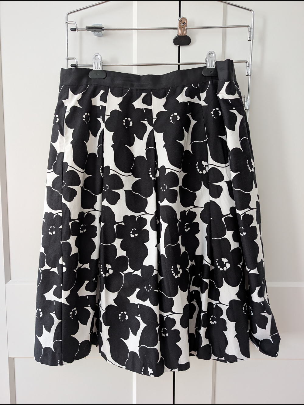 Mario Serrani Black and White Floral Circle Skirt